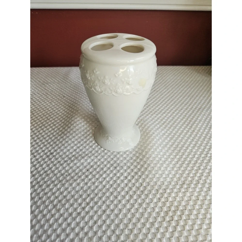 Simply Shabby Chic Ivory Porcelain Toothbrush Holder Floral Lace Embossed Vanity